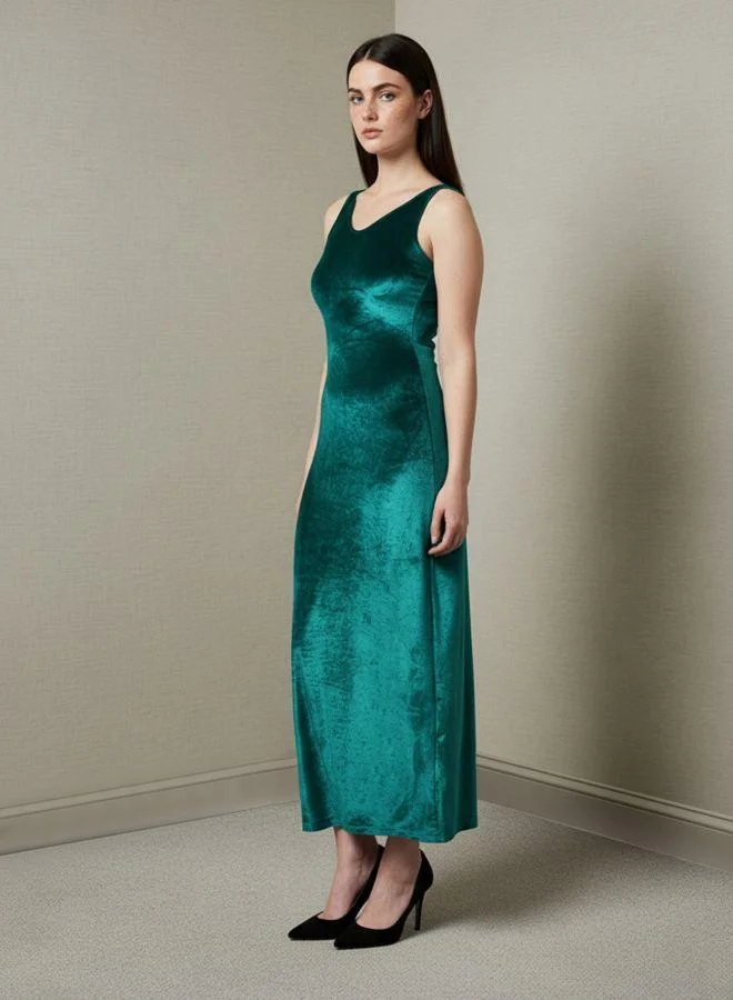 مرفوعة Women Fit and Flared Solid V-Neck Sleeveless Slip Dress